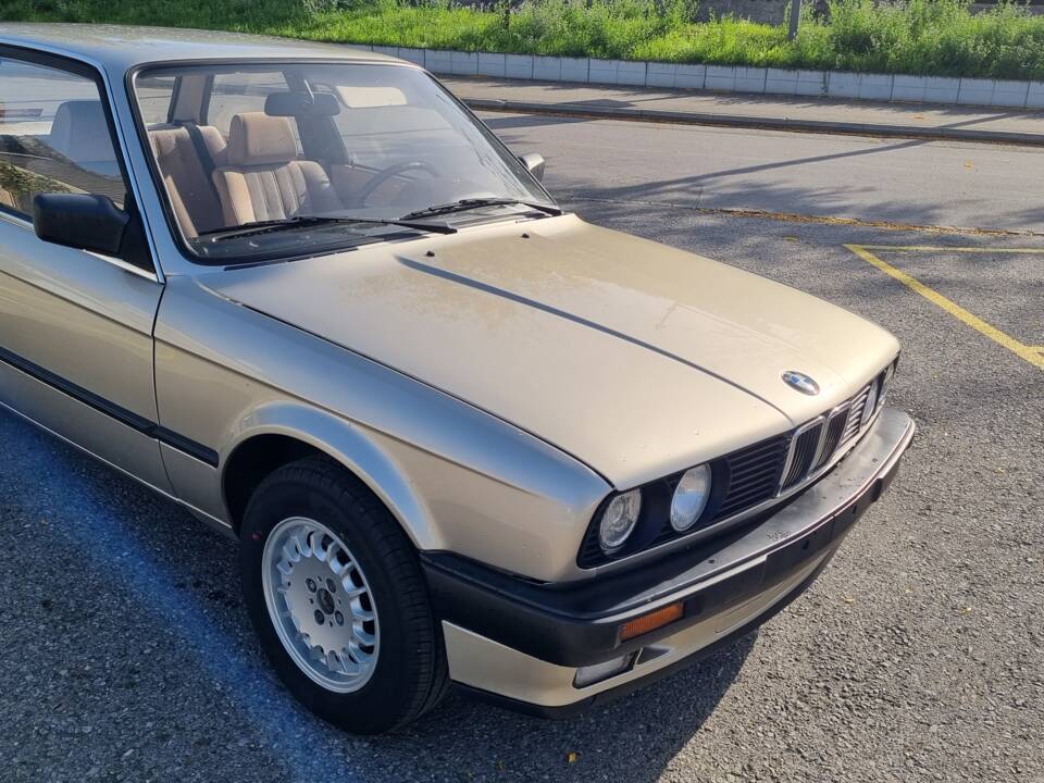 Immagine 2/21 di BMW 318i (1989)