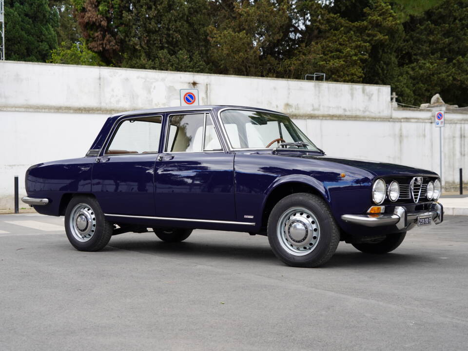 Image 2/99 of Alfa Romeo 1750 Berlina (1971)