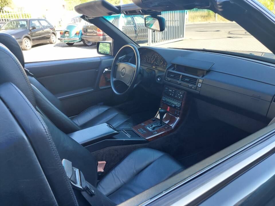 Image 15/22 of Mercedes-Benz 500 SL (1991)