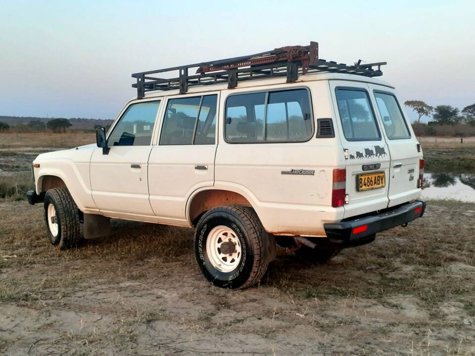 Image 8/61 of Toyota Land Cruiser FJ 62 (1989)