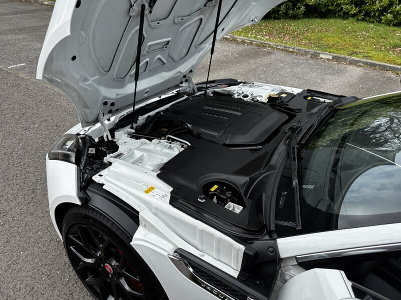 Image 2/50 of Jaguar F-Type (2014)