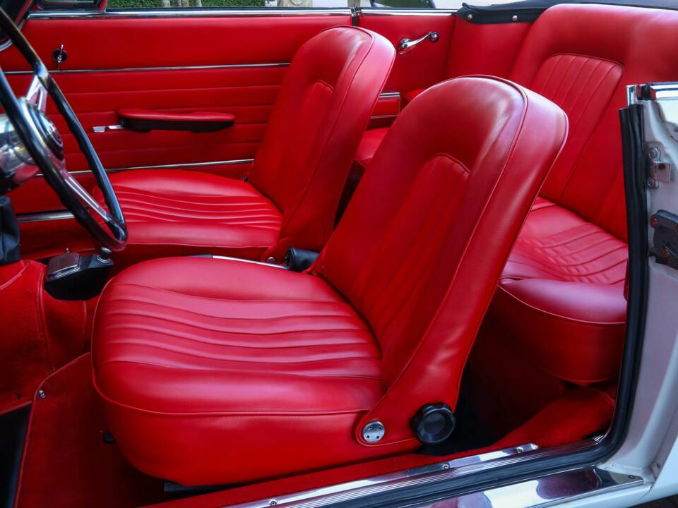 Obraz 15/50 pojazdu Alfa Romeo Giulia 1600 GTC (1966)