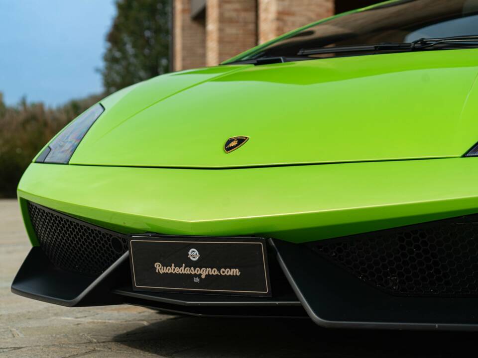 Image 24/50 of Lamborghini Gallardo LP 570-4 Superleggera (2011)