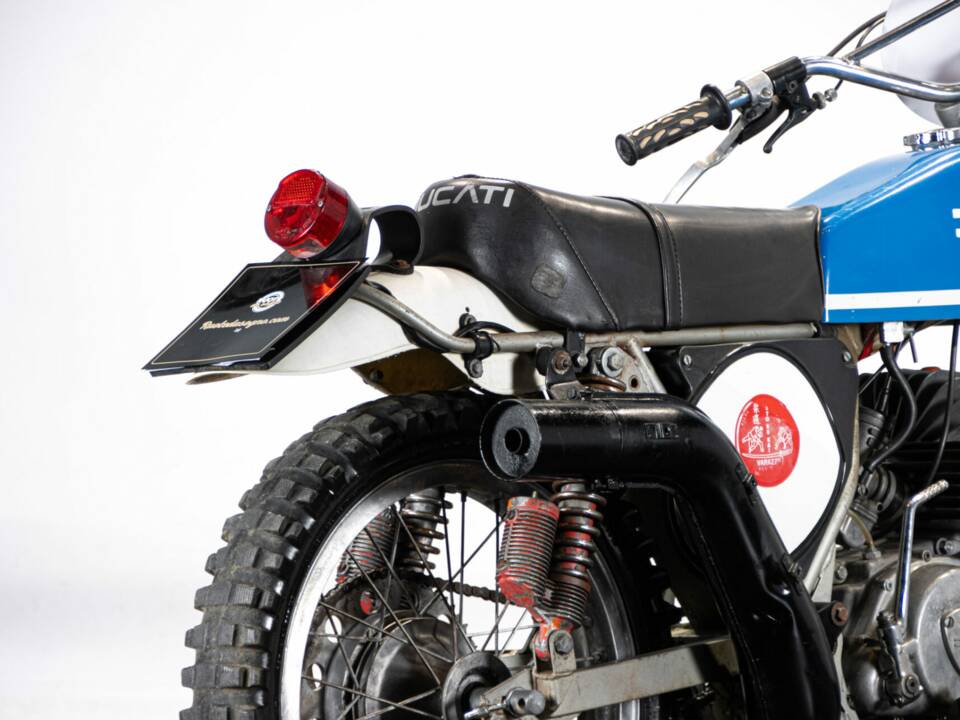 Image 22/50 of Ducati DUMMY (1976)