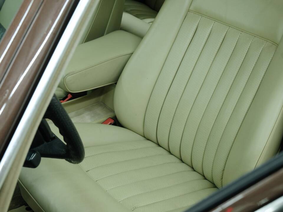 Bild 48/50 von Mercedes-Benz 380 SE (1984)