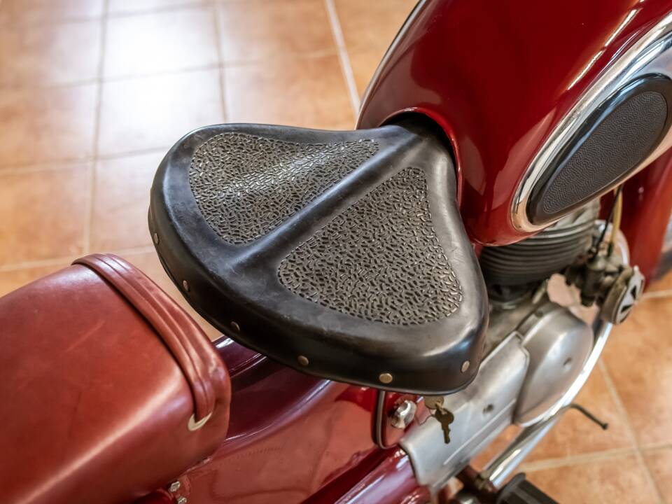 Image 9/10 de Puch 125 SVS (1956)