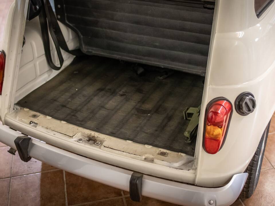 Image 7/15 of Renault R 4 (1987)