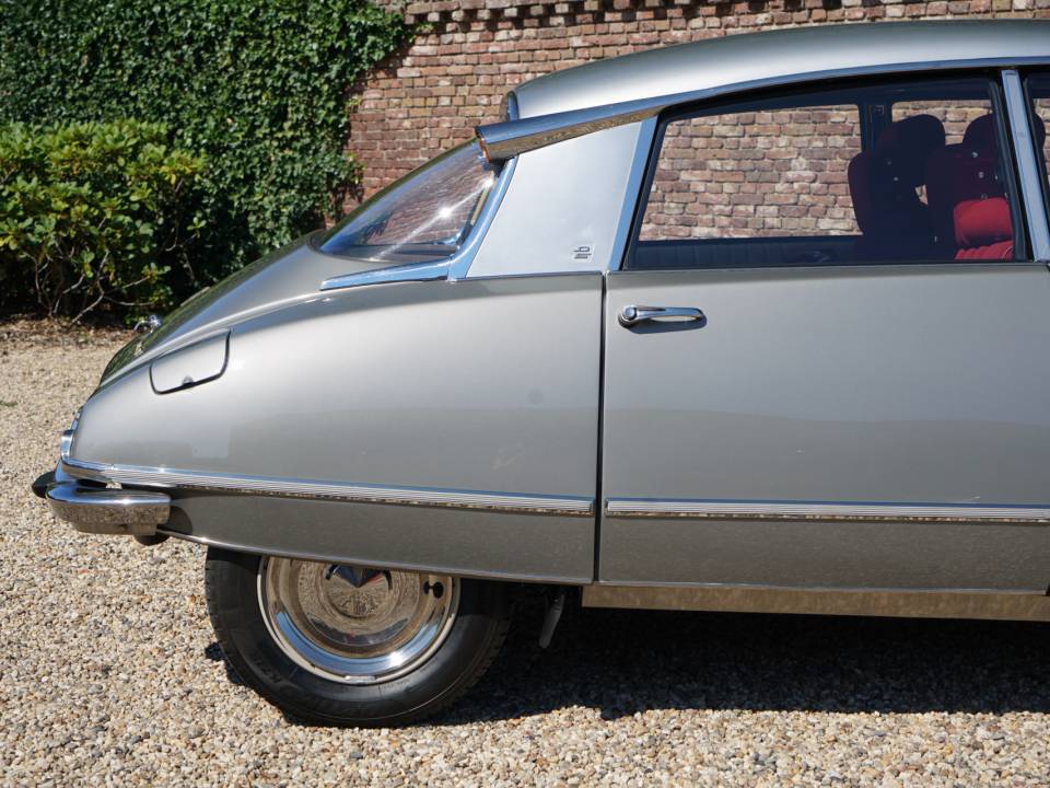 Image 47/50 of Citroën DS 21 Pallas (1969)