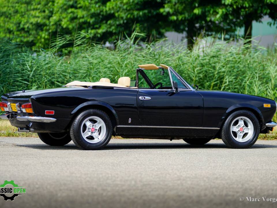 Image 18/42 of FIAT Spider 2000 (1981)