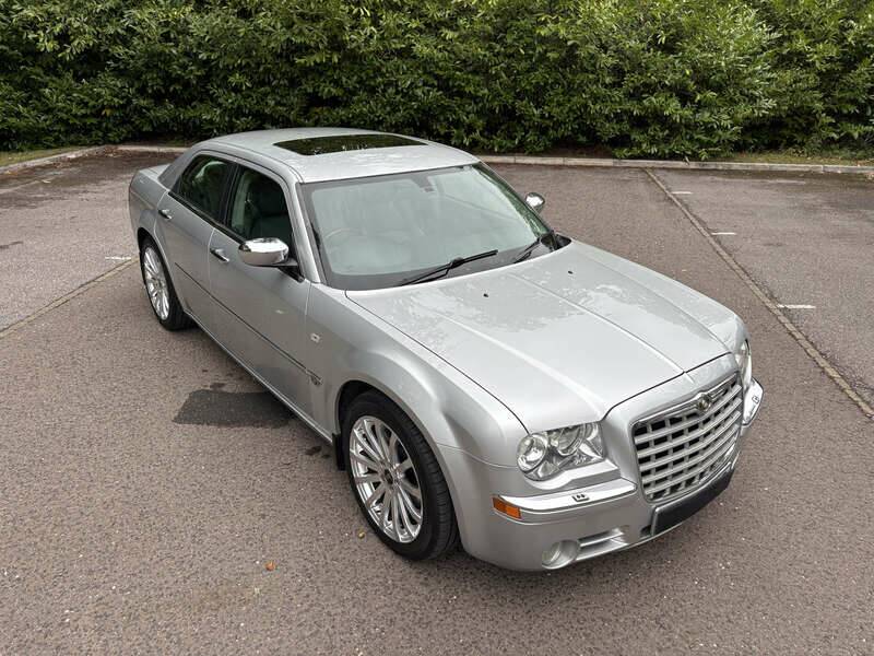 Image 24/50 of Chrysler 300 S (2008)