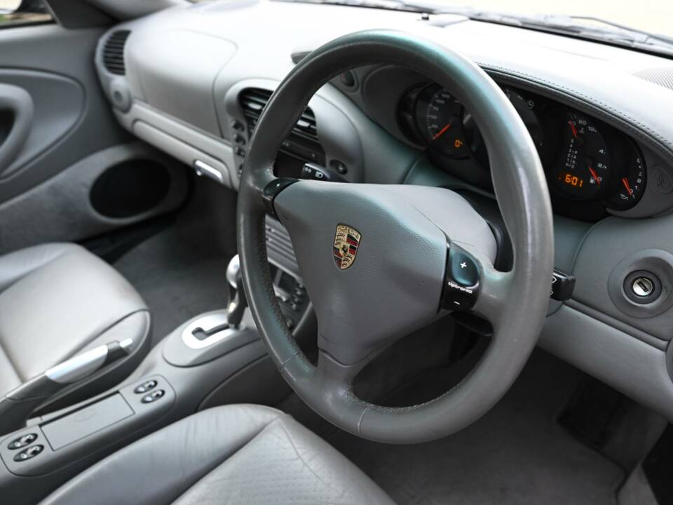 Bild 35/50 von Porsche 911 Carrera 4S (2004)