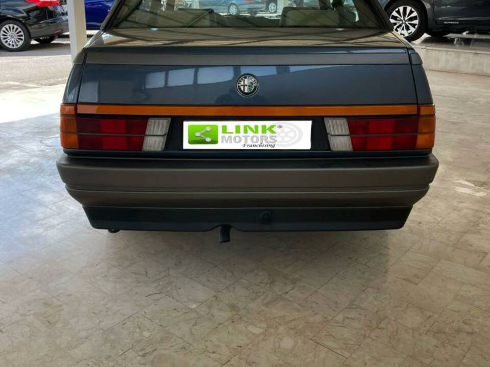 Bild 7/10 von Alfa Romeo 75 1.8 (1987)