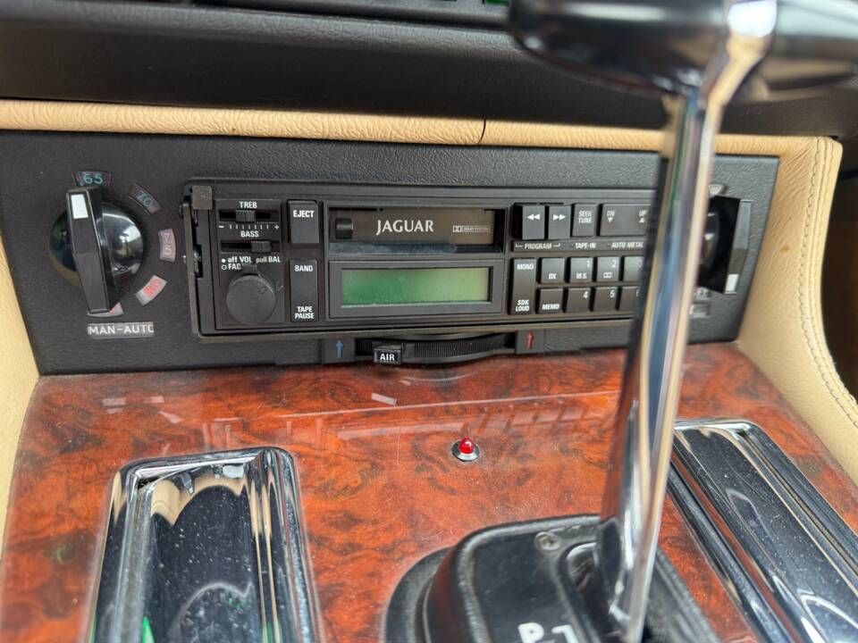 Image 34/64 of Jaguar XJ-S Convertible (1989)
