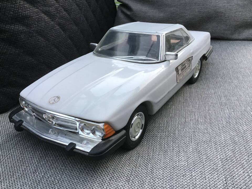 Image 15/16 of Mercedes-Benz 560 SL (1987)