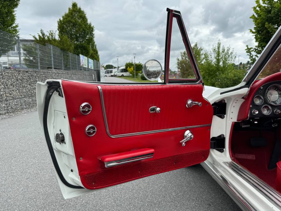 Image 23/52 of Chevrolet Corvette Sting Ray Convertible (1963)