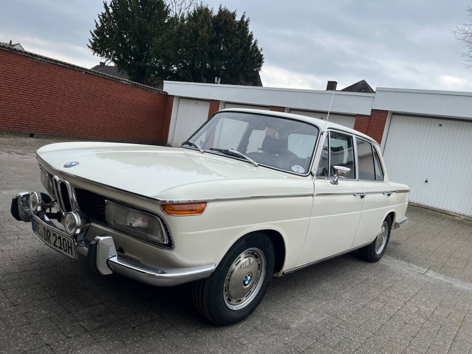 Image 8/31 of BMW 2000 tii (1971)