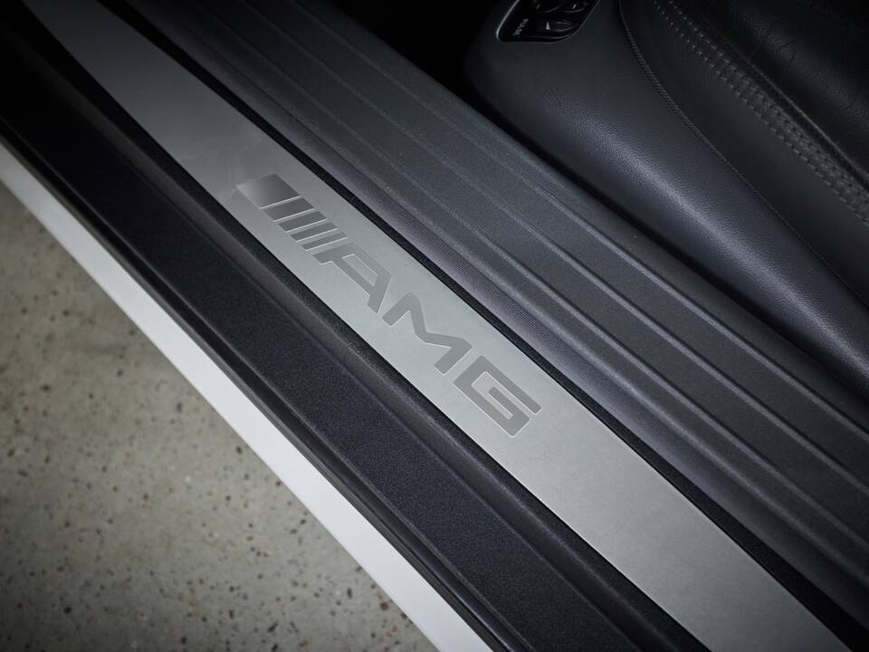 Image 53/99 de Mercedes-Benz SL 55 AMG (2005)