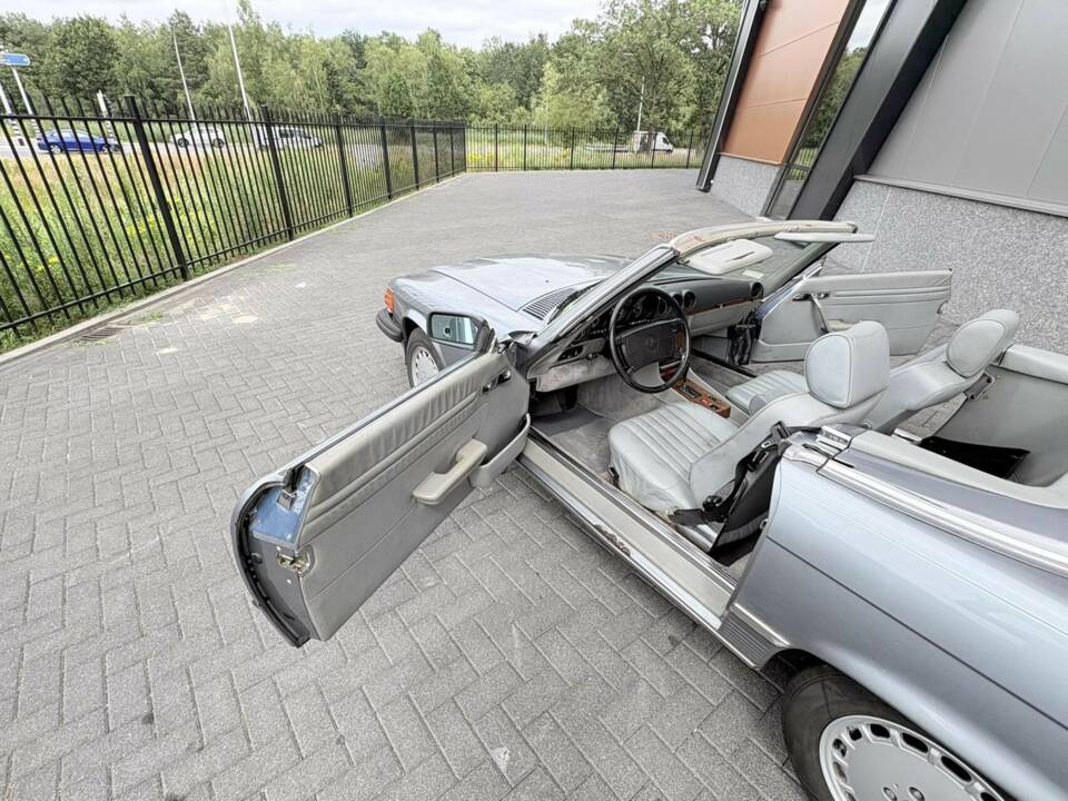 Image 22/50 de Mercedes-Benz 560 SL (1988)