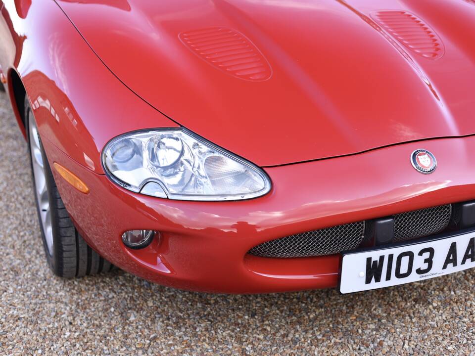 Image 31/50 de Jaguar XKR (2000)