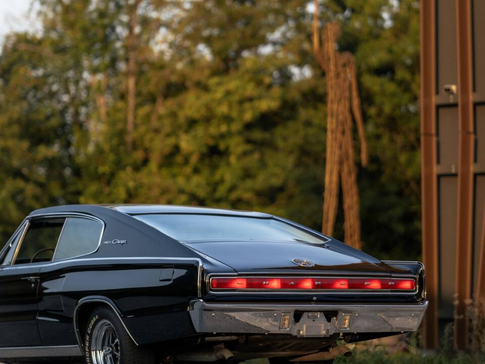 Image 11/42 of Dodge Charger (1966)
