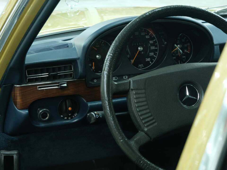 Image 22/76 of Mercedes-Benz 350 SEL (1977)