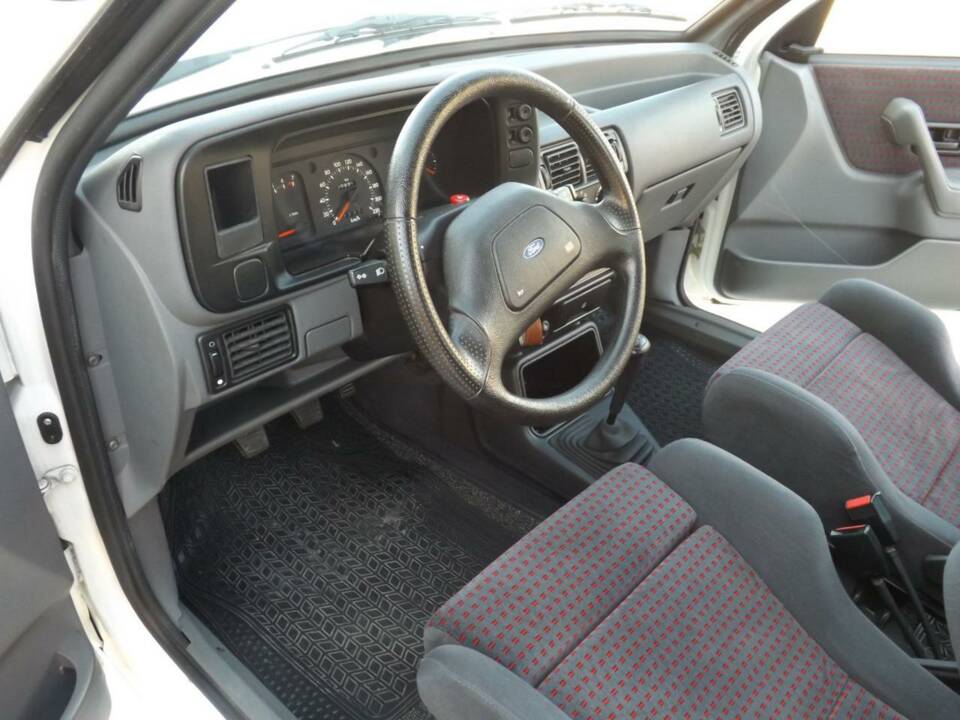 Bild 18/50 von Ford Escort turbo RS (1987)