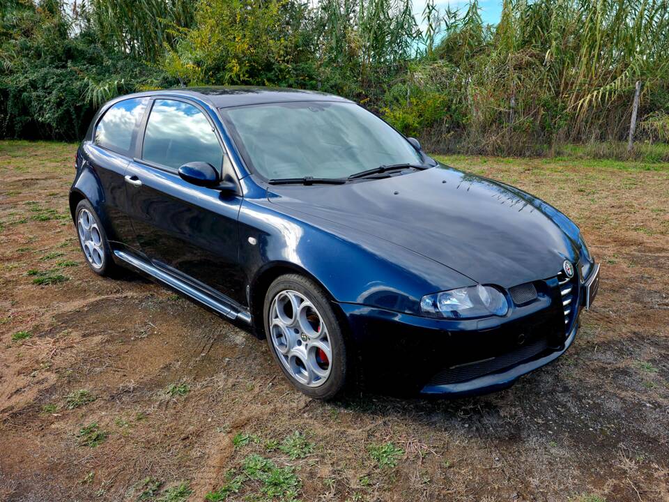 Imagen 3/31 de Alfa Romeo 147 3.2 GTA (2002)