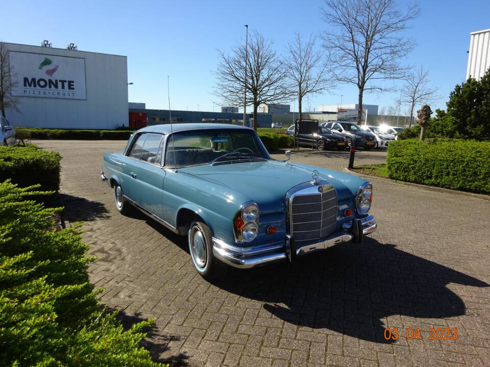 Bild 4/8 von Mercedes-Benz 220 SE b (1962)