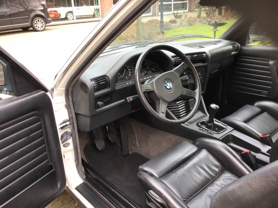 Afbeelding 20/20 van BMW 320i (1992)