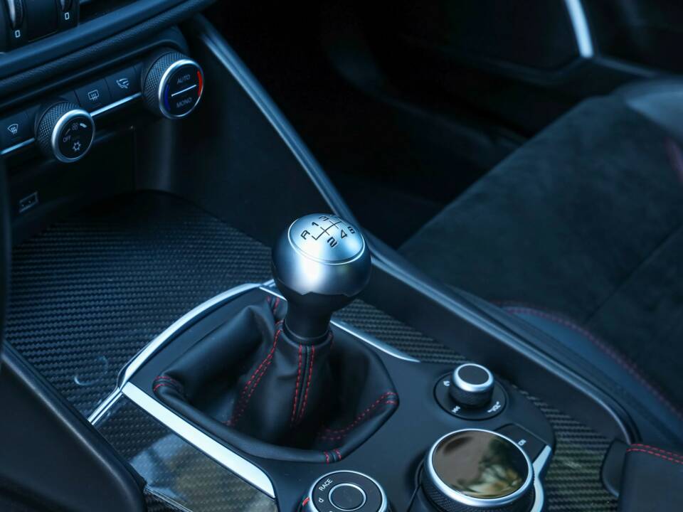 Bild 15/50 von Alfa Romeo Giulia Quadrifoglio (2017)