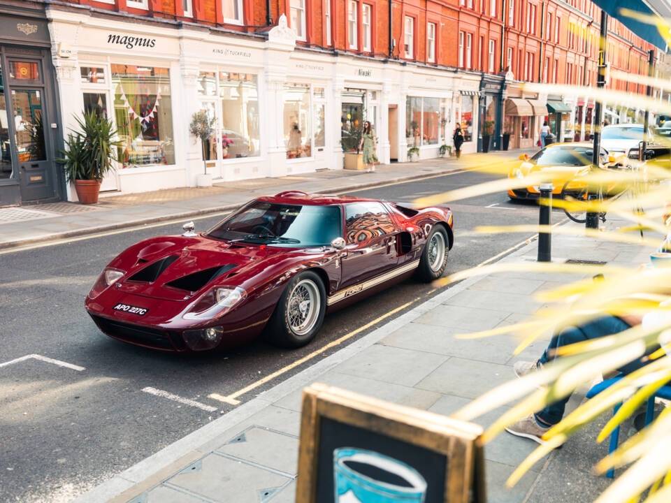 Image 28/32 of Ford GT40 (1965)