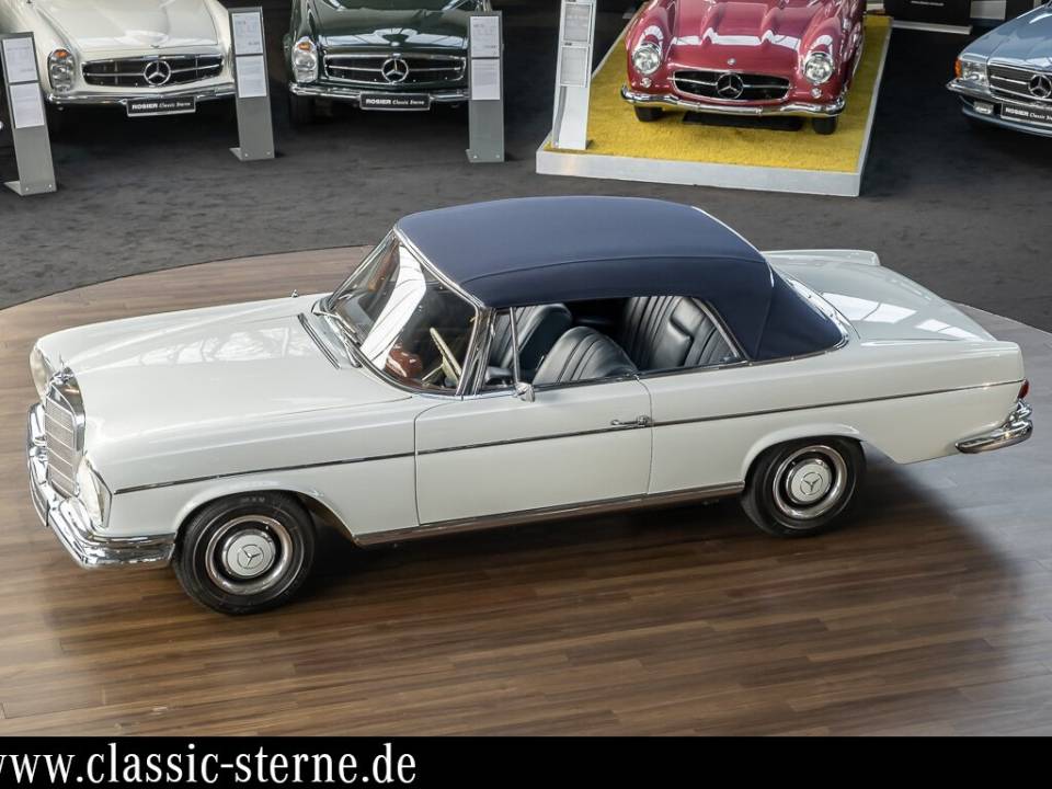 Immagine 9/15 di Mercedes-Benz 220 SE b (1963)