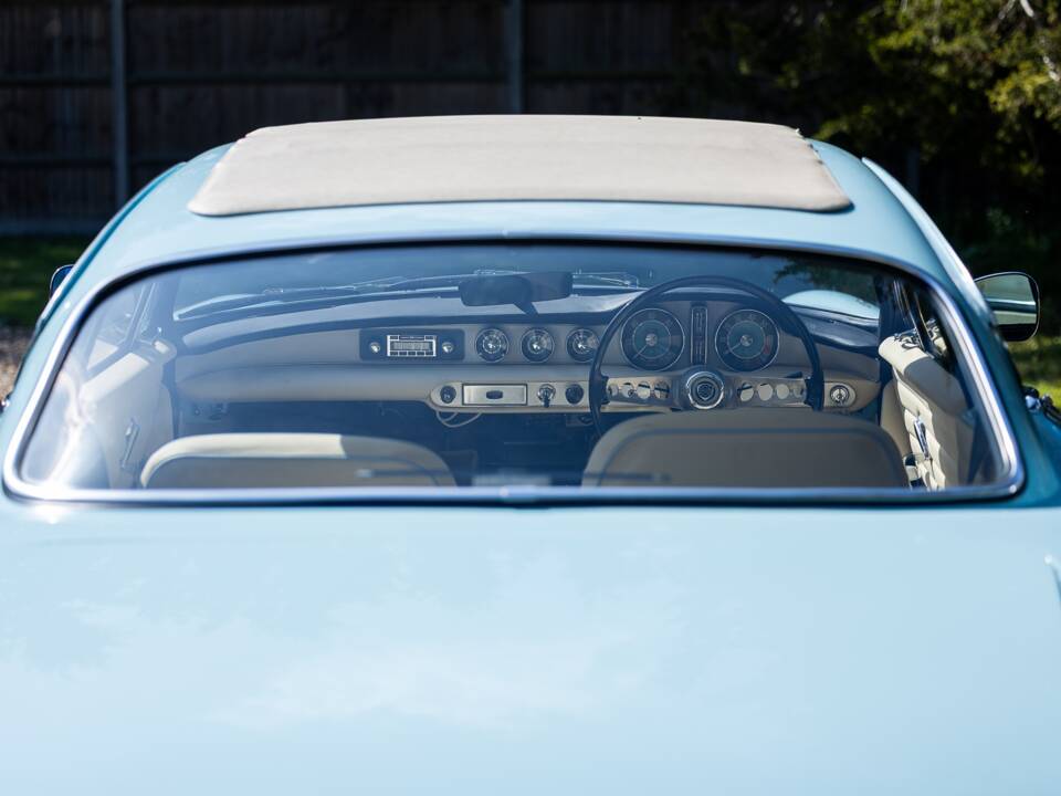 Image 37/50 of Volvo 1800 S (1964)