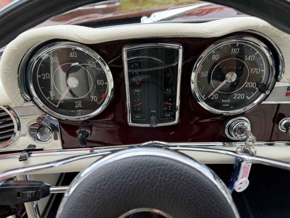 Image 17/26 de Mercedes-Benz 230 SL (1965)