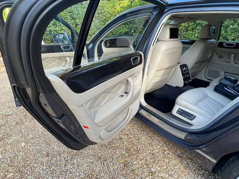 Image 17/50 de Bentley Continental Flying Spur (2010)
