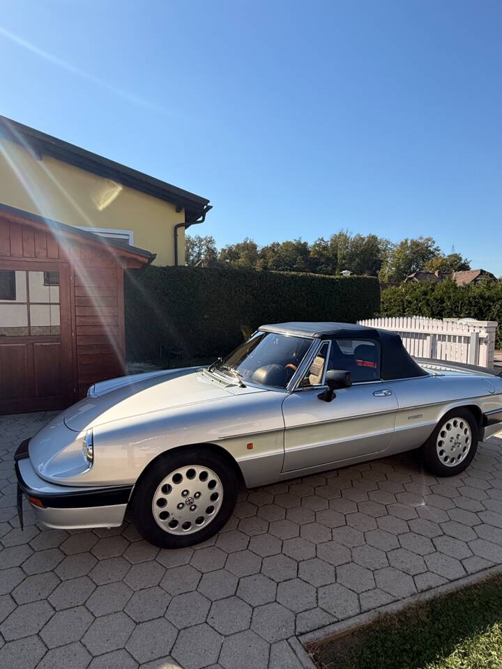 Immagine 2/64 di Alfa Romeo Spider Veloce (1986)