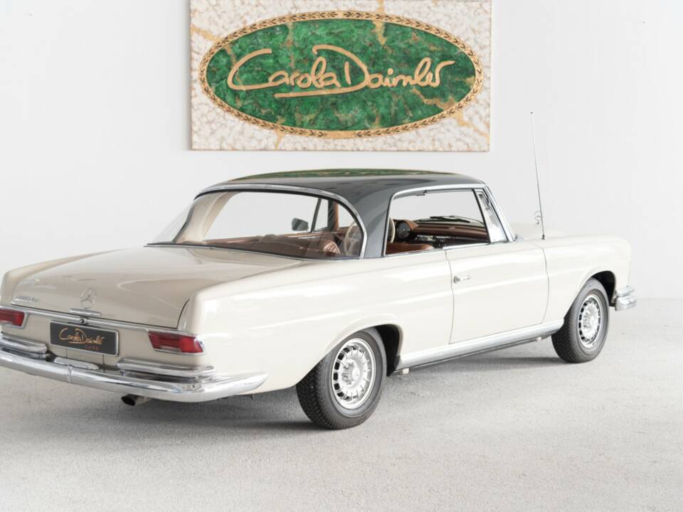 Bild 9/44 von Mercedes-Benz 220 SE b (1964)