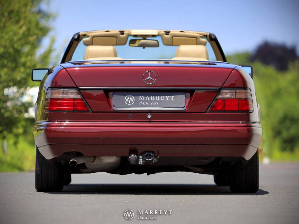 Bild 7/79 von Mercedes-Benz E 220 (1996)