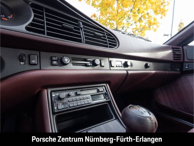 Immagine 37/39 di Porsche 944 Turbo (1988)