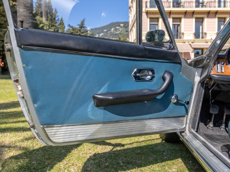 Imagen 18/47 de Ferrari 330 GT 2+2 (1964)