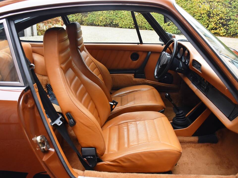 Image 15/37 de Porsche 911 Carrera 3.0 (1977)