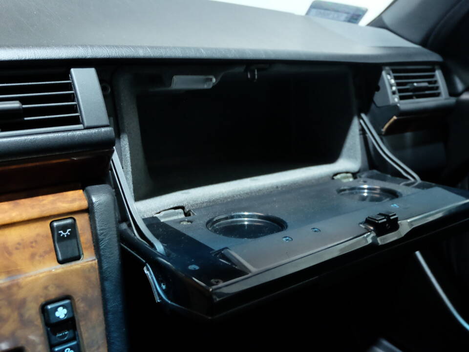 Image 24/40 of Mercedes-Benz 250 TD (1990)