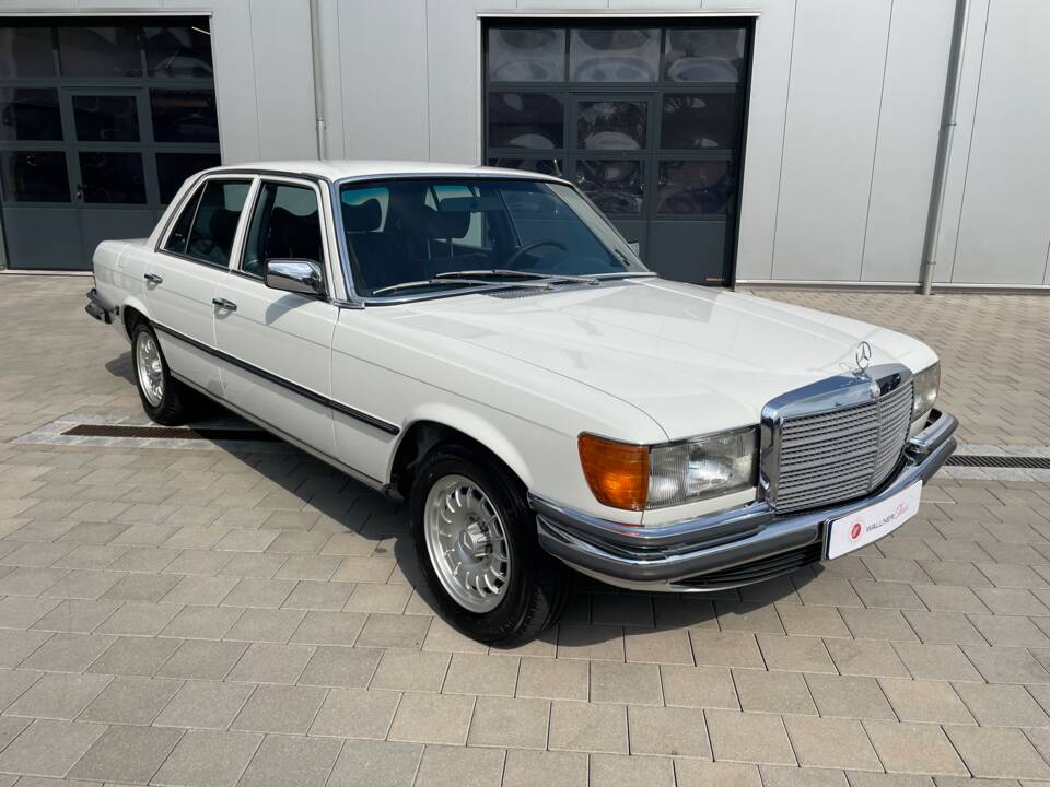 Image 2/30 of Mercedes-Benz 450 SE (1979)