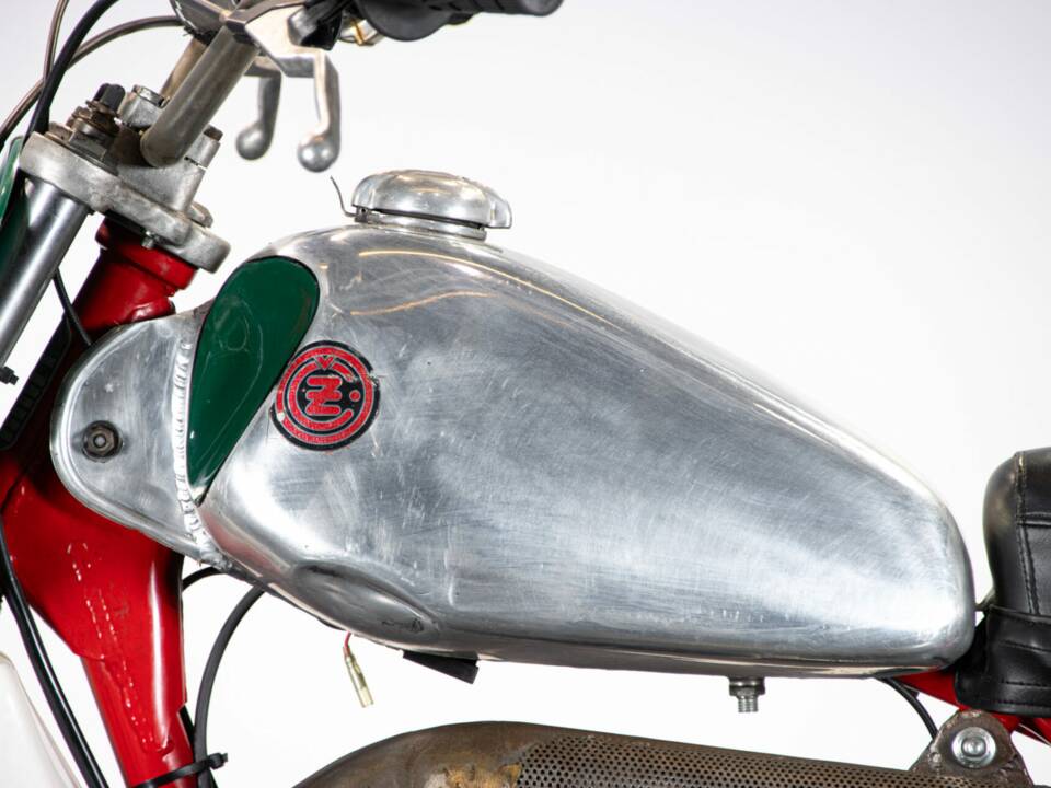 Image 20/50 of CZ 250 (1977)