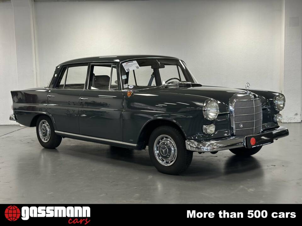 Image 2/15 de Mercedes-Benz 190 c (1964)