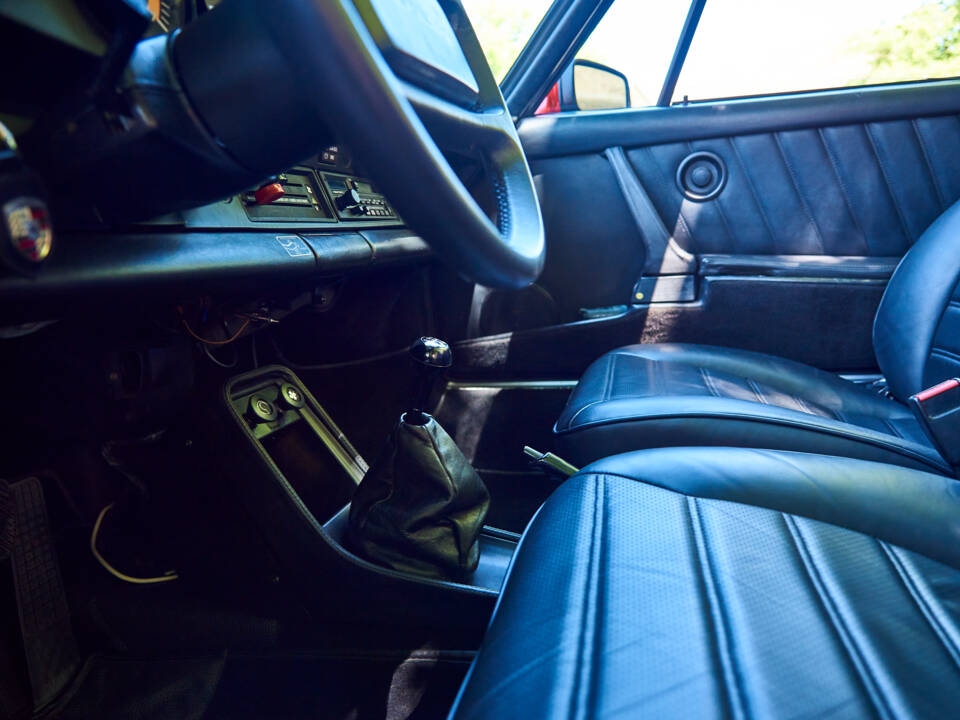 Image 21/44 of Porsche 911 SC 3.0 (1983)