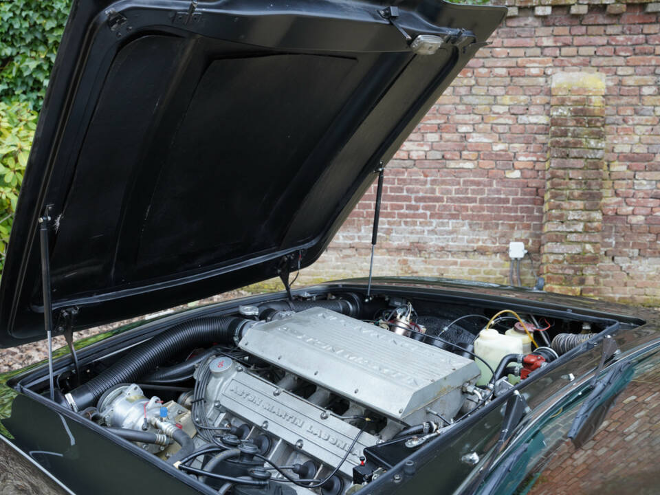 Image 16/50 of Aston Martin V8 Volante (1981)