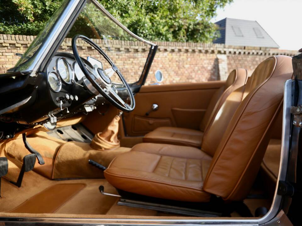 Bild 21/50 von Alfa Romeo 2000 Spider (1961)