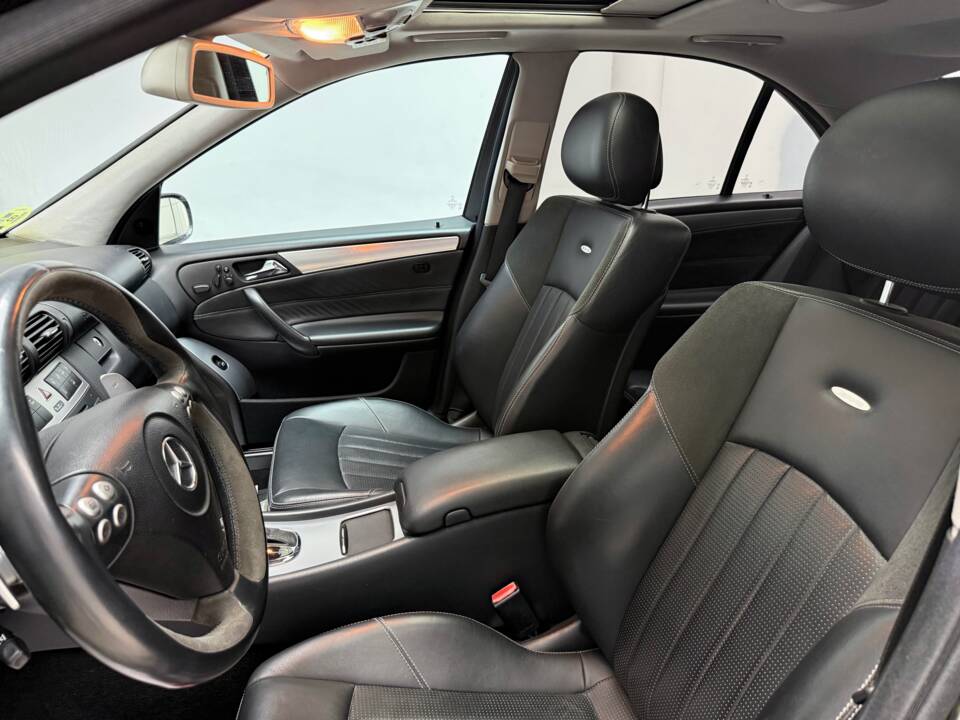 Image 13/27 of Mercedes-Benz C 55 AMG (2005)