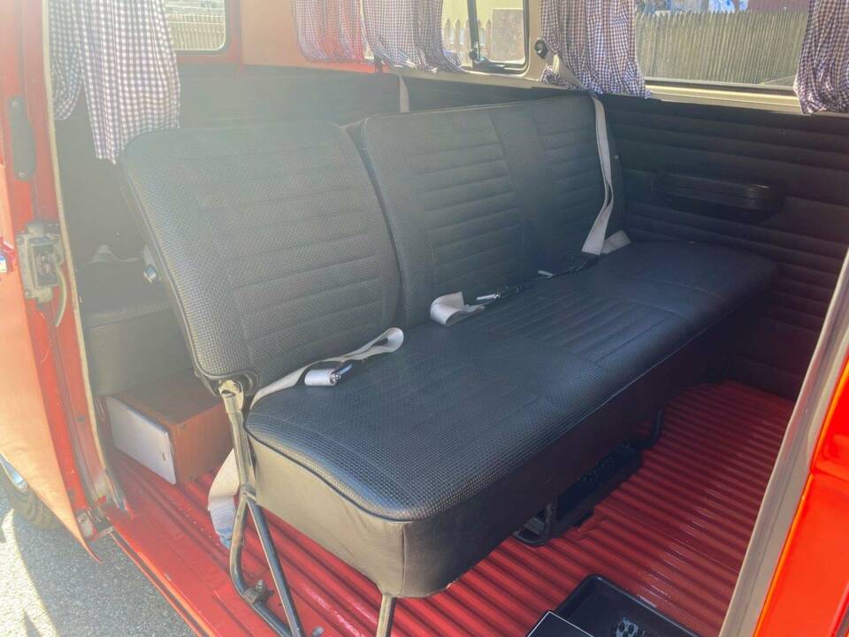 Bild 4/17 von Volkswagen T2b Kleinbus (1974)